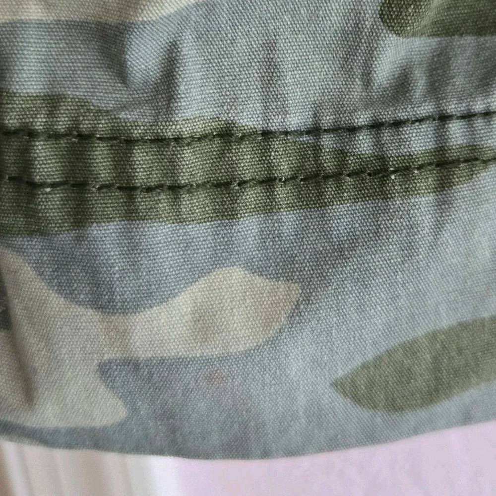 Gap Kids Green Camo Jacket‎ Girl's Size XS Metalic Silver Stars Pockets Military